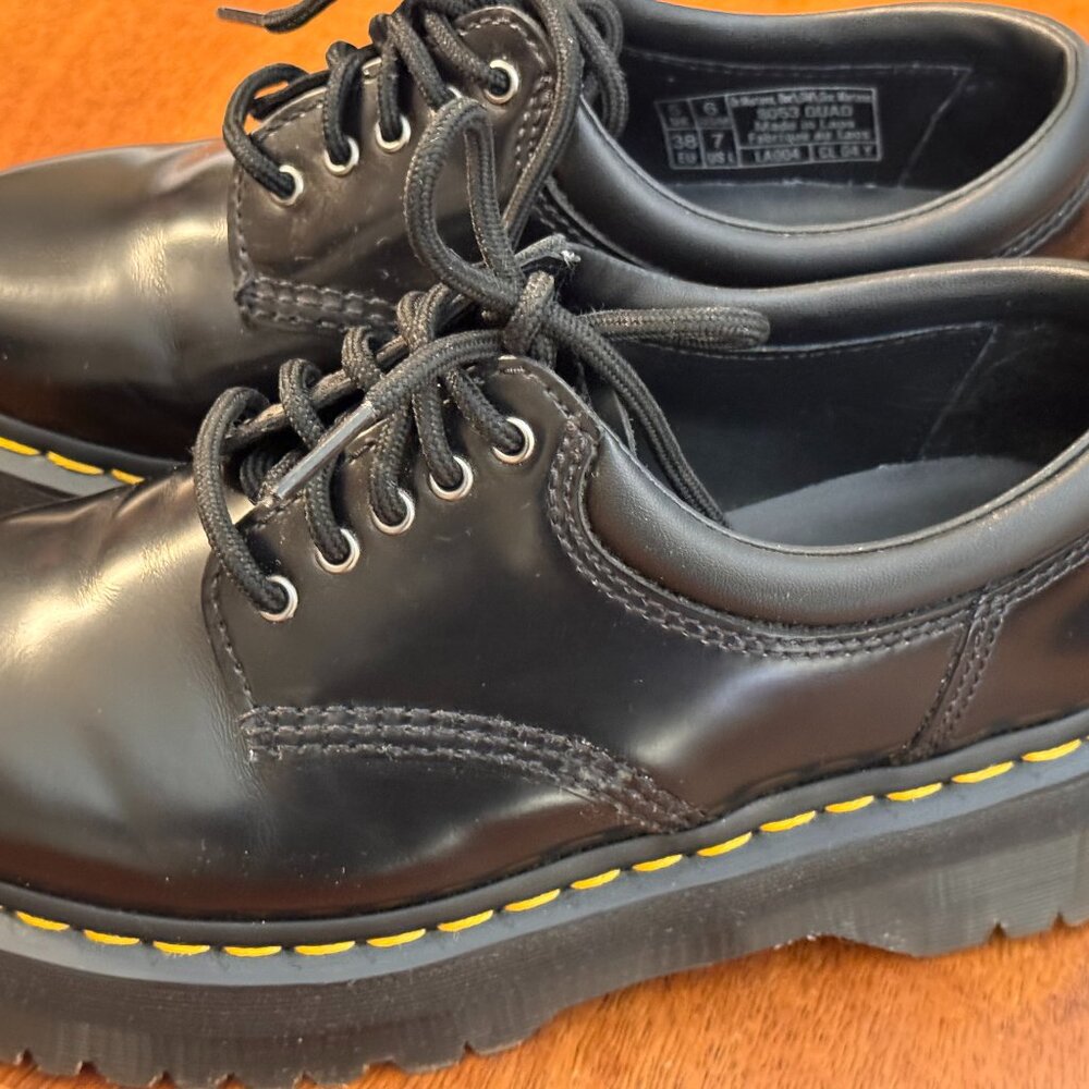 Dr. Martens 8053 Leather Platform Casual Shoe size 7 Pre owned- Like new